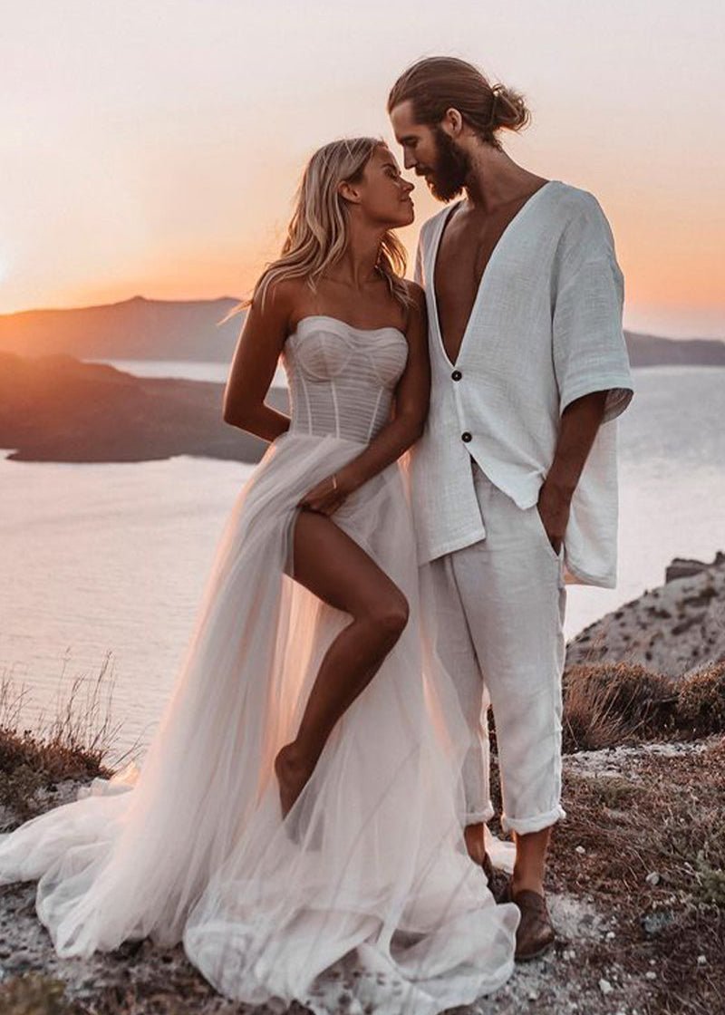 Romantic A-Line Sweetheart Tulle Beach Wedding Dresses with Slit - Curvevia
