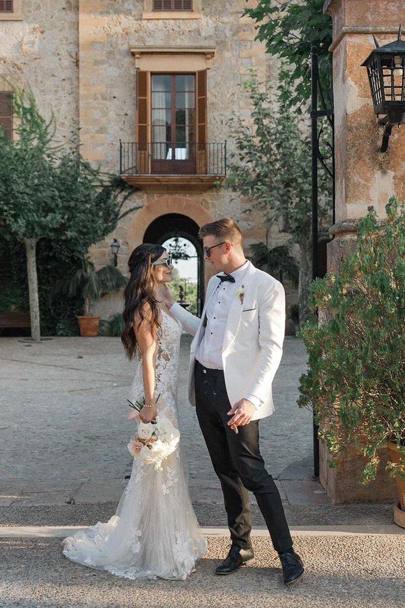 Mermaid V Neck Tulle Lace Sleeveless  Ivory Wedding Dresses - Curvevia