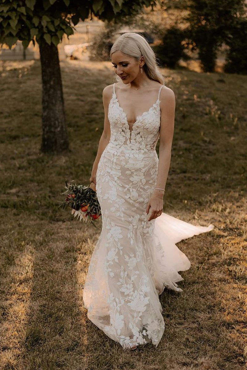 Charming Mermaid V Neck Tulle Wedding Dresses with Appliques - Curvevia