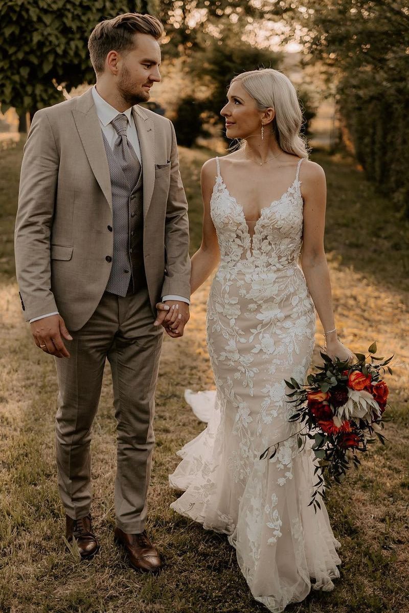 Charming Mermaid V Neck Tulle Wedding Dresses with Appliques - Curvevia