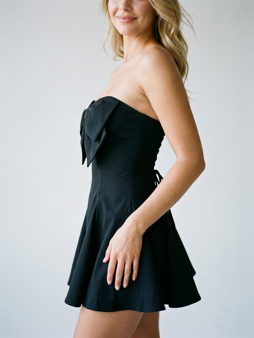 Black Matte Satin A-Line Sweetheart Criss-Cross Straps Short Homecoming Dress with Bow - Curvevia