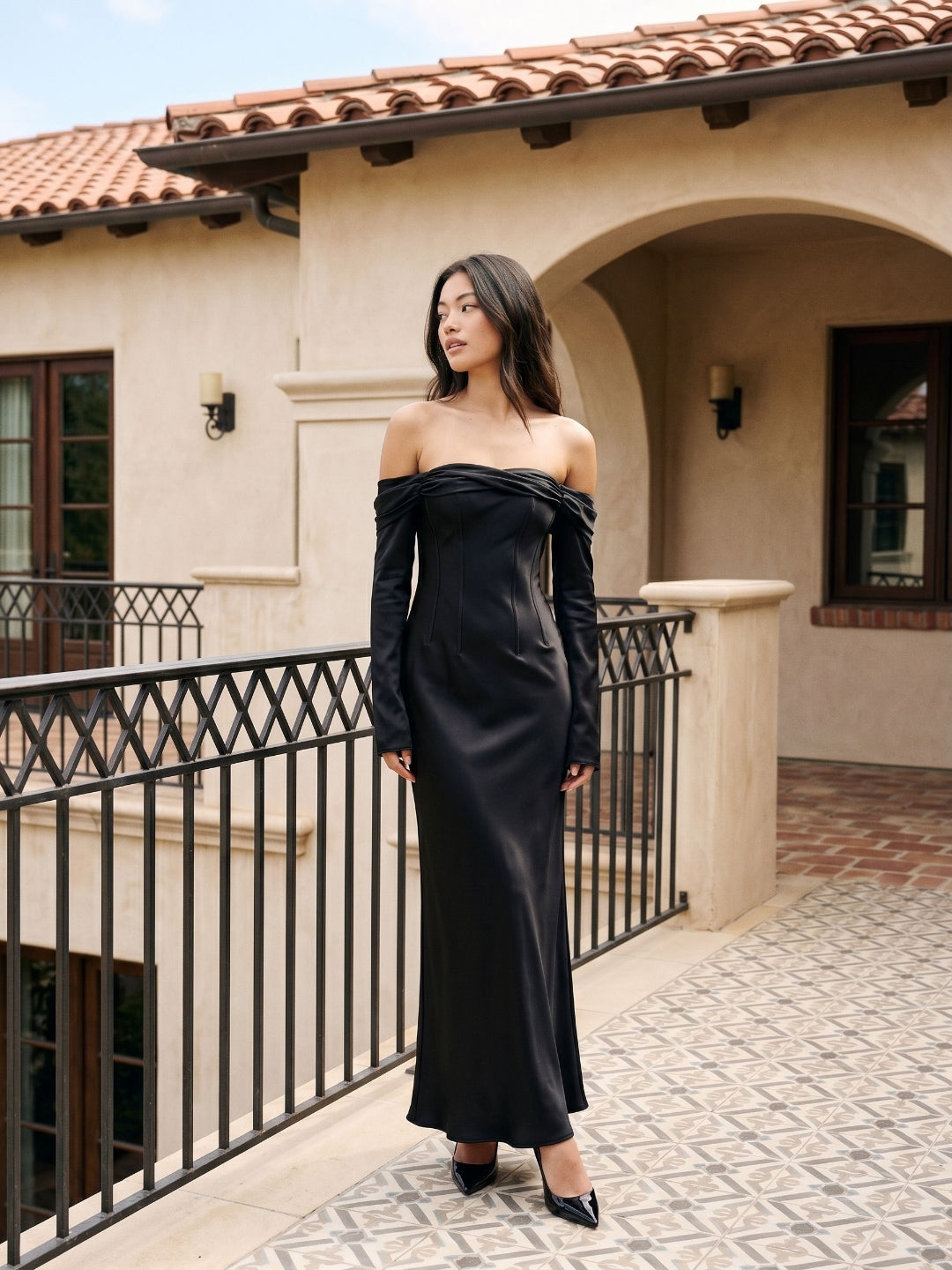 Black Satin Sheath Cowl Neck Backless Floor-Length Formal Dress with Pleating - Curvevia