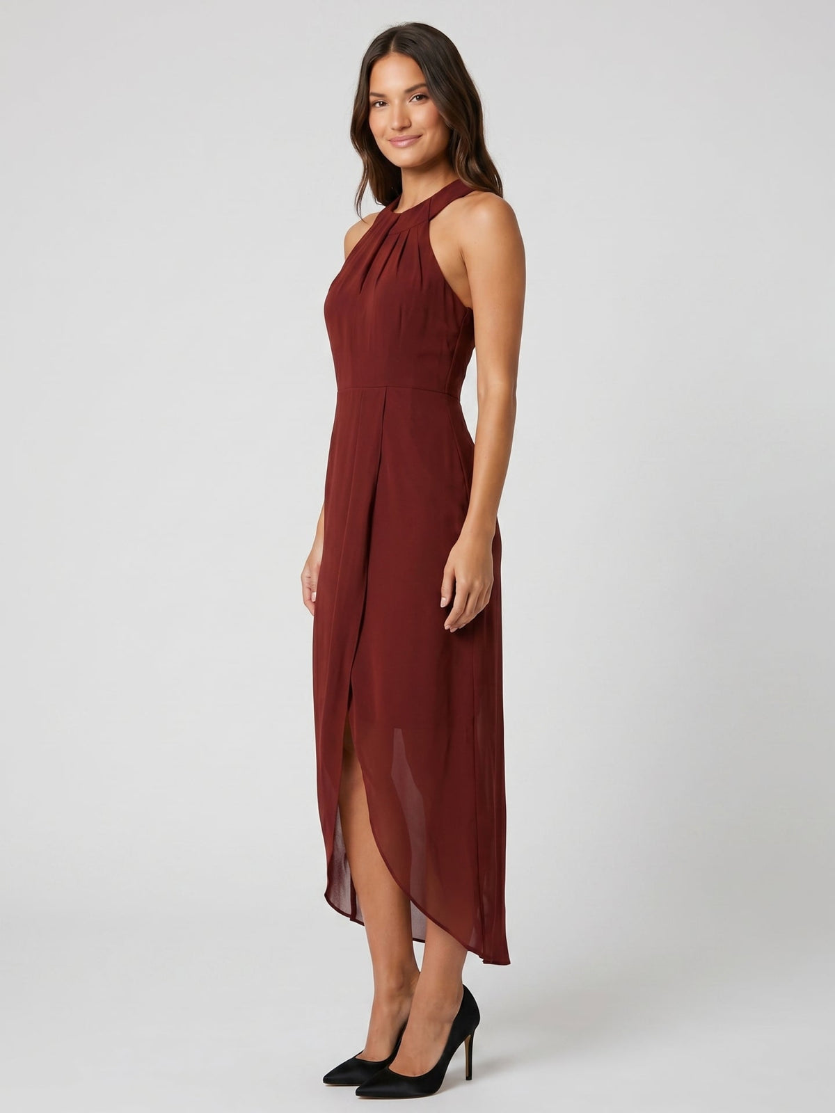 Burgundy Chiffon Sheath Halter Back Zip Knee-Length Bridesmaid Dress with Pleats - Curvevia