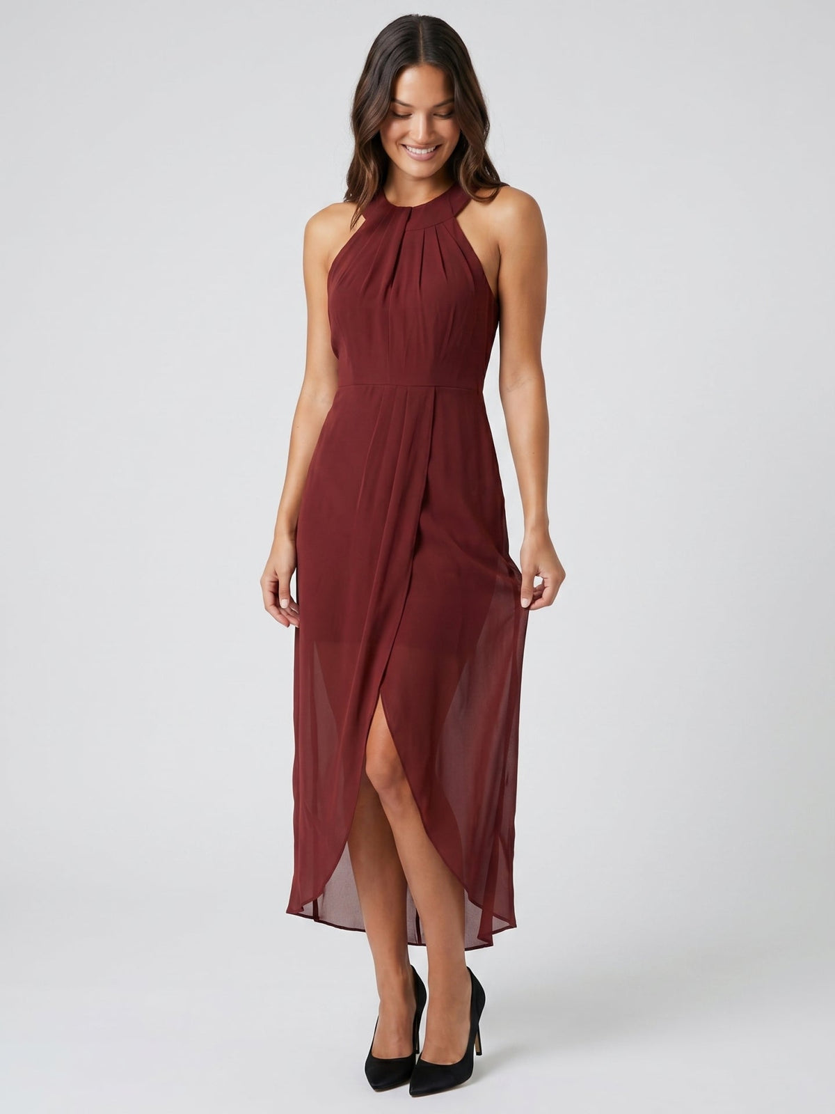 Burgundy Chiffon Sheath Halter Back Zip Knee-Length Bridesmaid Dress with Pleats - Curvevia