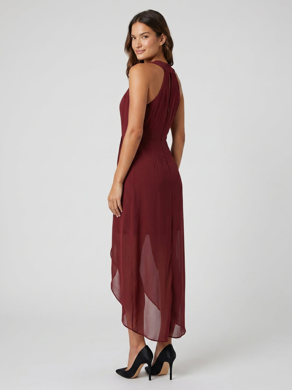 Burgundy Chiffon Sheath Halter Back Zip Knee-Length Bridesmaid Dress with Pleats - Curvevia