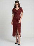 Burgundy Chiffon Sheath V-Neck Back Zip Knee-Length Bridesmaid Dress with Pleats - Curvevia