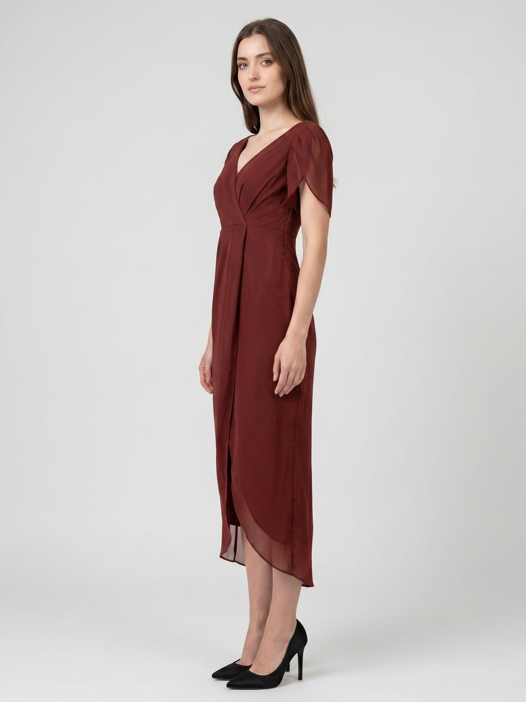Burgundy Chiffon Sheath V-Neck Back Zip Knee-Length Bridesmaid Dress with Pleats - Curvevia