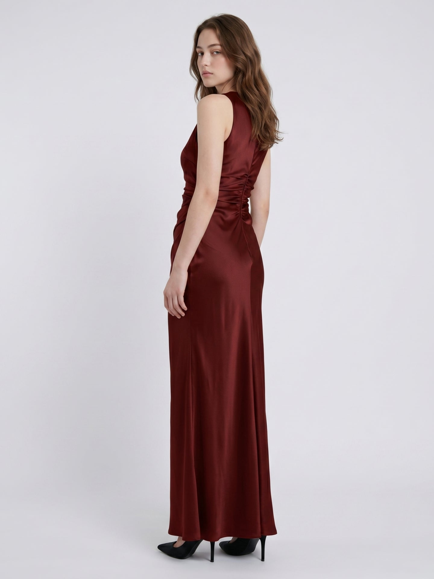 Burgundy Satin Sheath Scoop Neck Floor-Length Bridesmaid Dress with Pleats - Curvevia