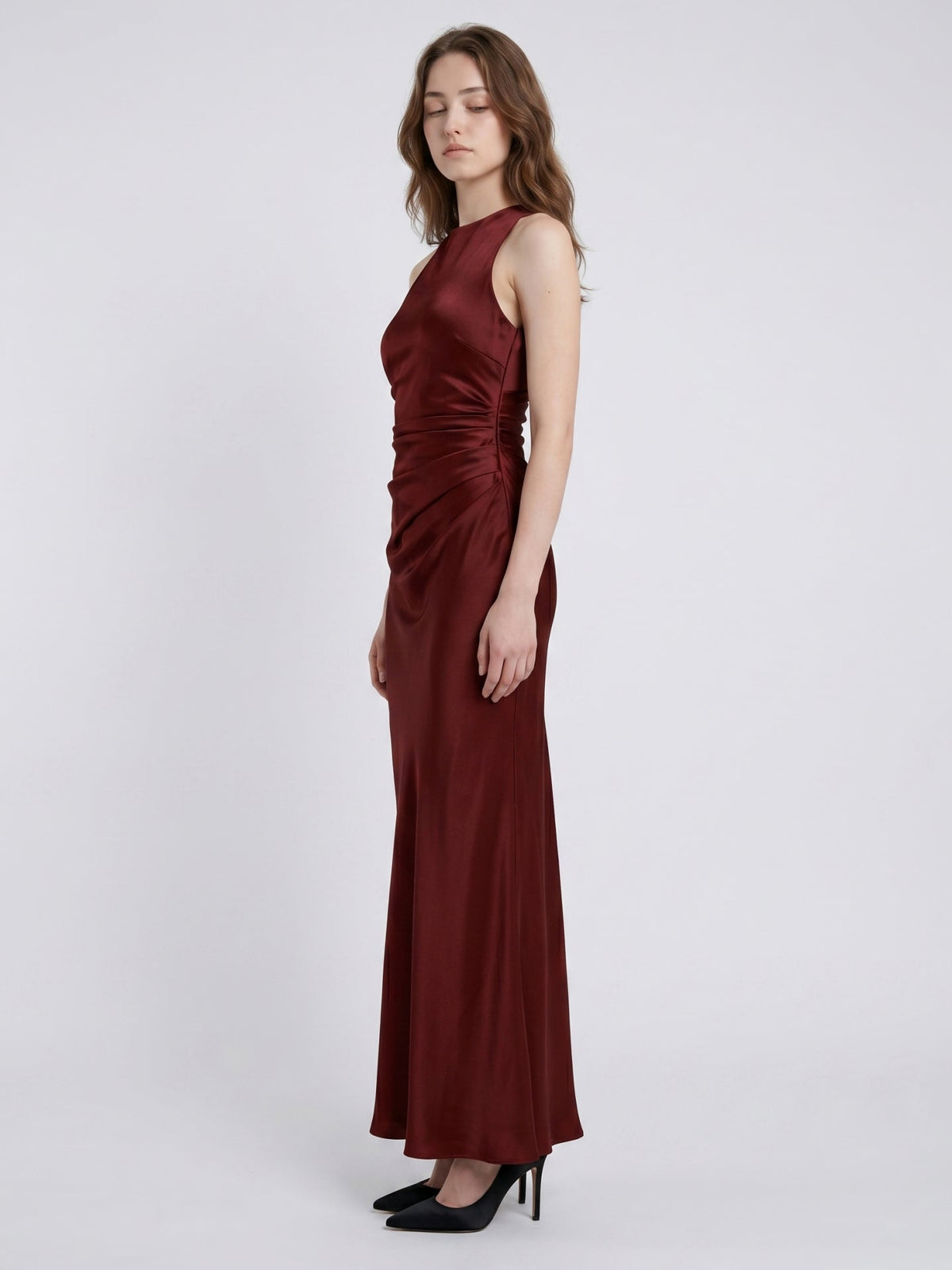 Burgundy Satin Sheath Scoop Neck Floor-Length Bridesmaid Dress with Pleats - Curvevia