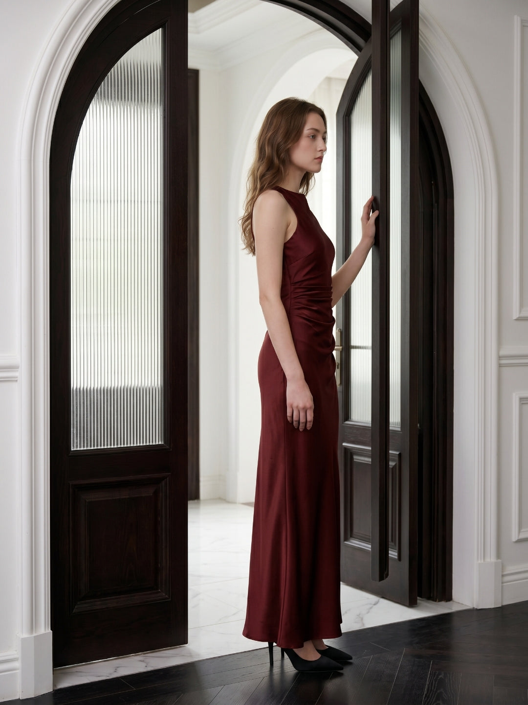Burgundy Satin Sheath Scoop Neck Floor-Length Bridesmaid Dress with Pleats - Curvevia