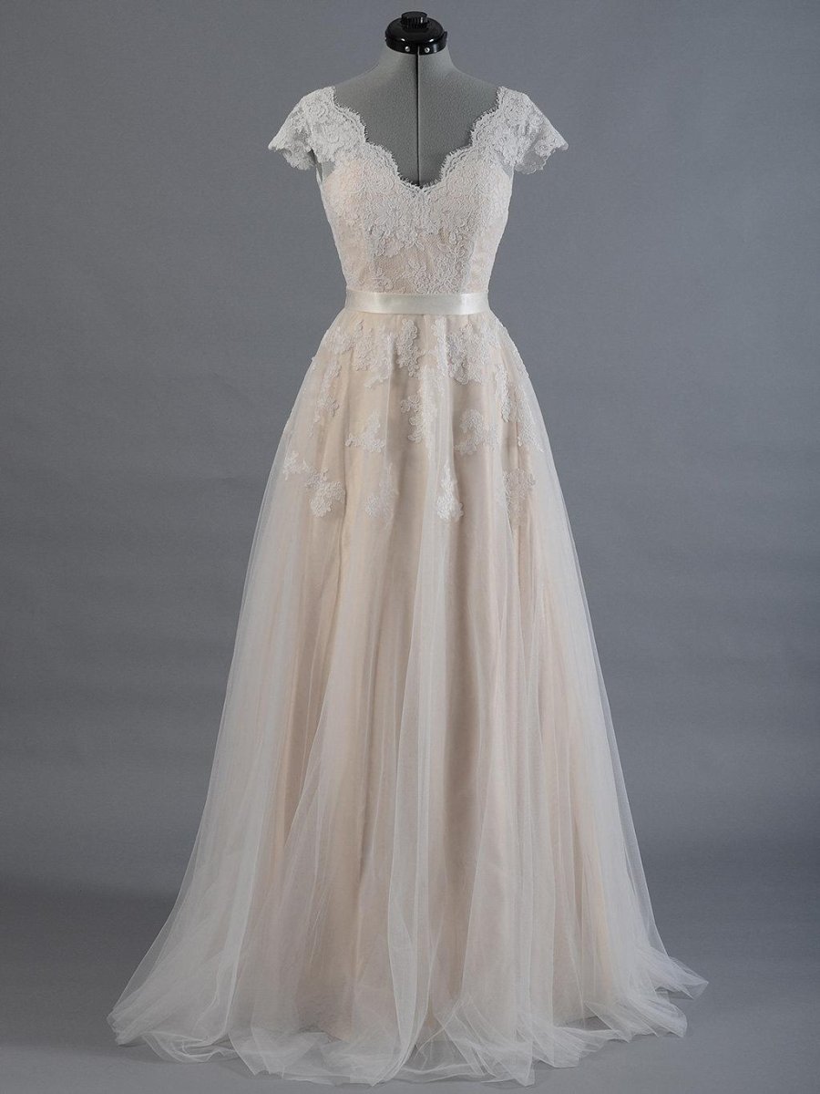 Cap Sleeve V-Neck Lace Tulle Wedding Dress With Zipper Back - Curvevia