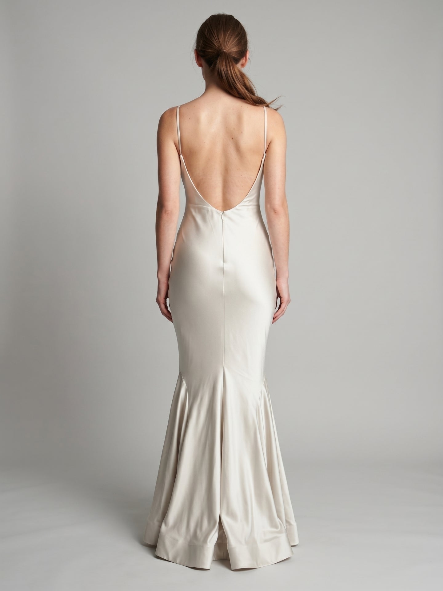Ivory Satin Sheath V-Neck Backless Floor-Length Bridesmaid Dress with Pleated Detail - Curvevia