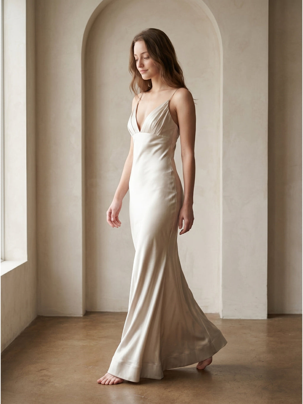 Ivory Satin Sheath V-Neck Backless Floor-Length Bridesmaid Dress with Pleated Detail - Curvevia