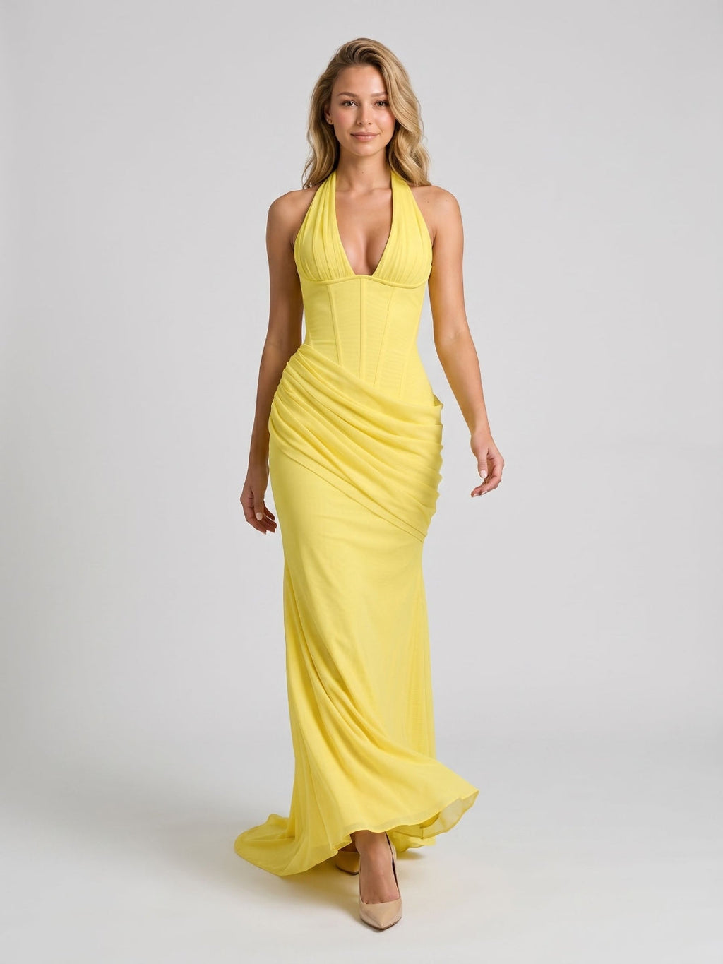 Lemon Tulle Sheath V-Neck Backless Floor-Length Formal Dress with Pleating - Curvevia