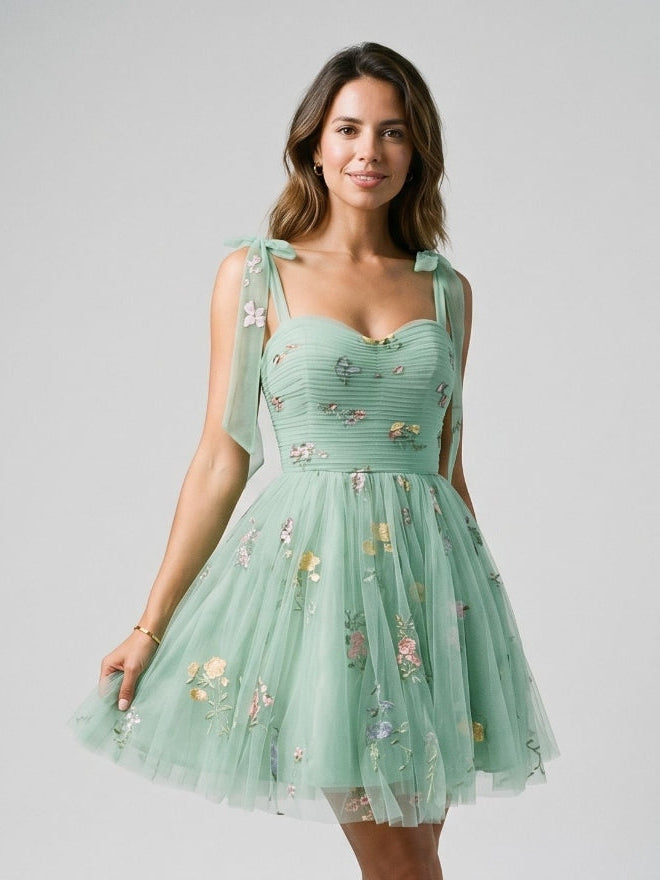 Mint Green Tulle A-Line Sweetheart Back Zip Short Homecoming Dress with Floral Appliques - Curvevia