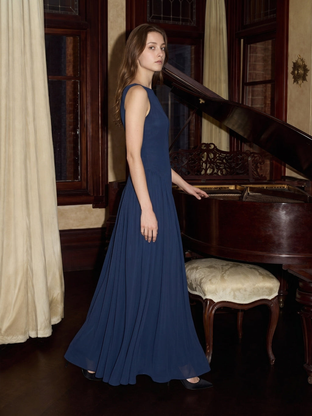 Navy Blue Chiffon A-Line Scoop Neck Floor-Length Bridesmaid Dress with Pleated Elements - Curvevia