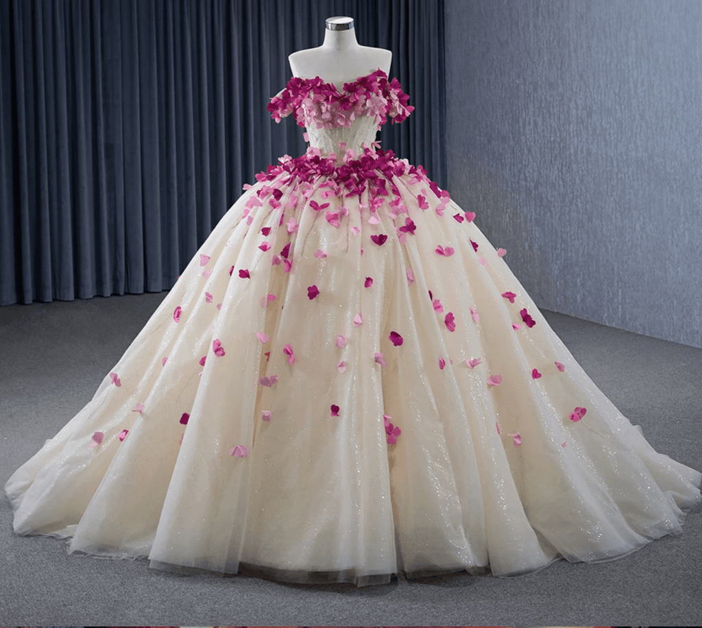 Romantic Heart  Off-the-Shoulder Tulle Quinceañera Dress - Curvevia