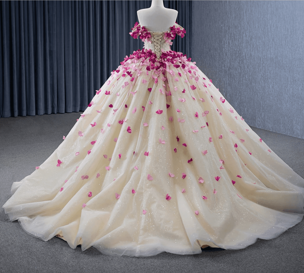 Romantic Heart  Off-the-Shoulder Tulle Quinceañera Dress - Curvevia