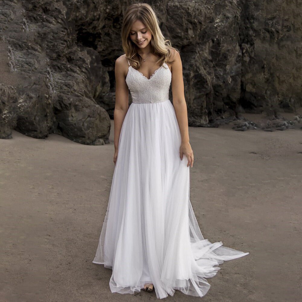 A-Line Tulle Spaghetti Straps Wedding Dresses With Lace Appliques - Curvevia