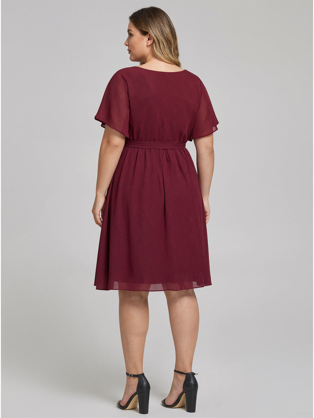 Vintage Cabernet Chiffon A-Line V-Neck Lace-up Knee-Length Plus Size Bridesmaid Dress - Curvevia