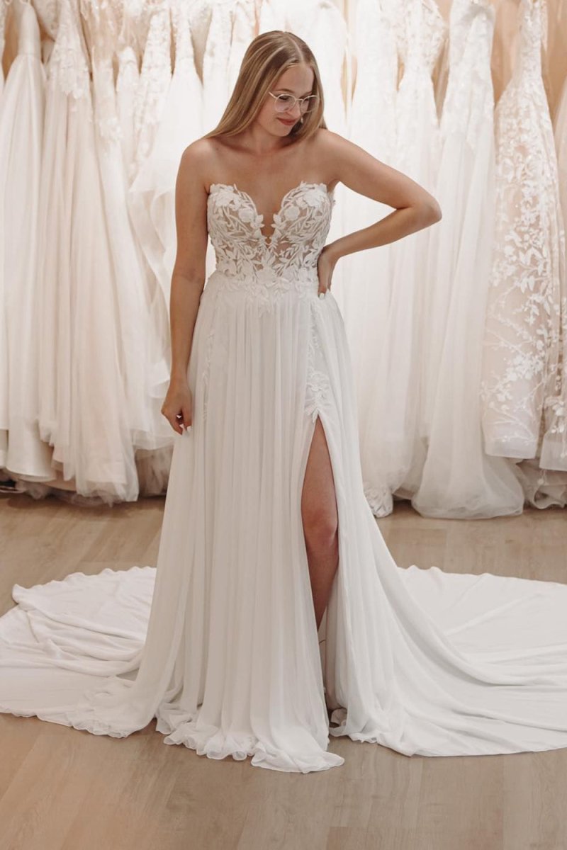 White Sweetheart Long Lace Boho Wedding Dress with Slit - Curvevia