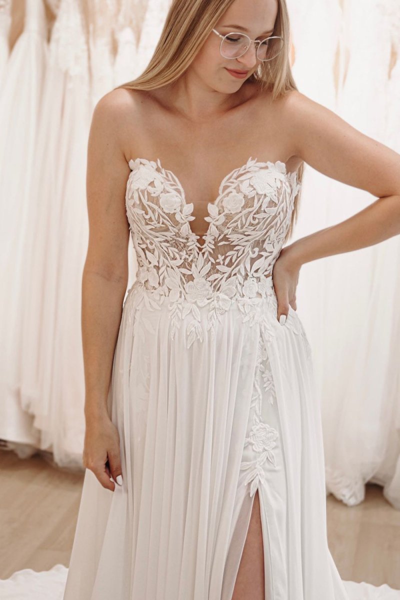 White Sweetheart Long Lace Boho Wedding Dress with Slit - Curvevia