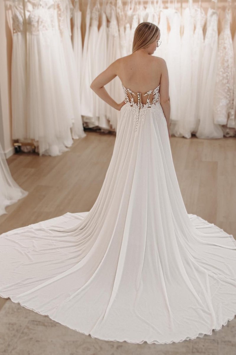 White Sweetheart Long Lace Boho Wedding Dress with Slit - Curvevia