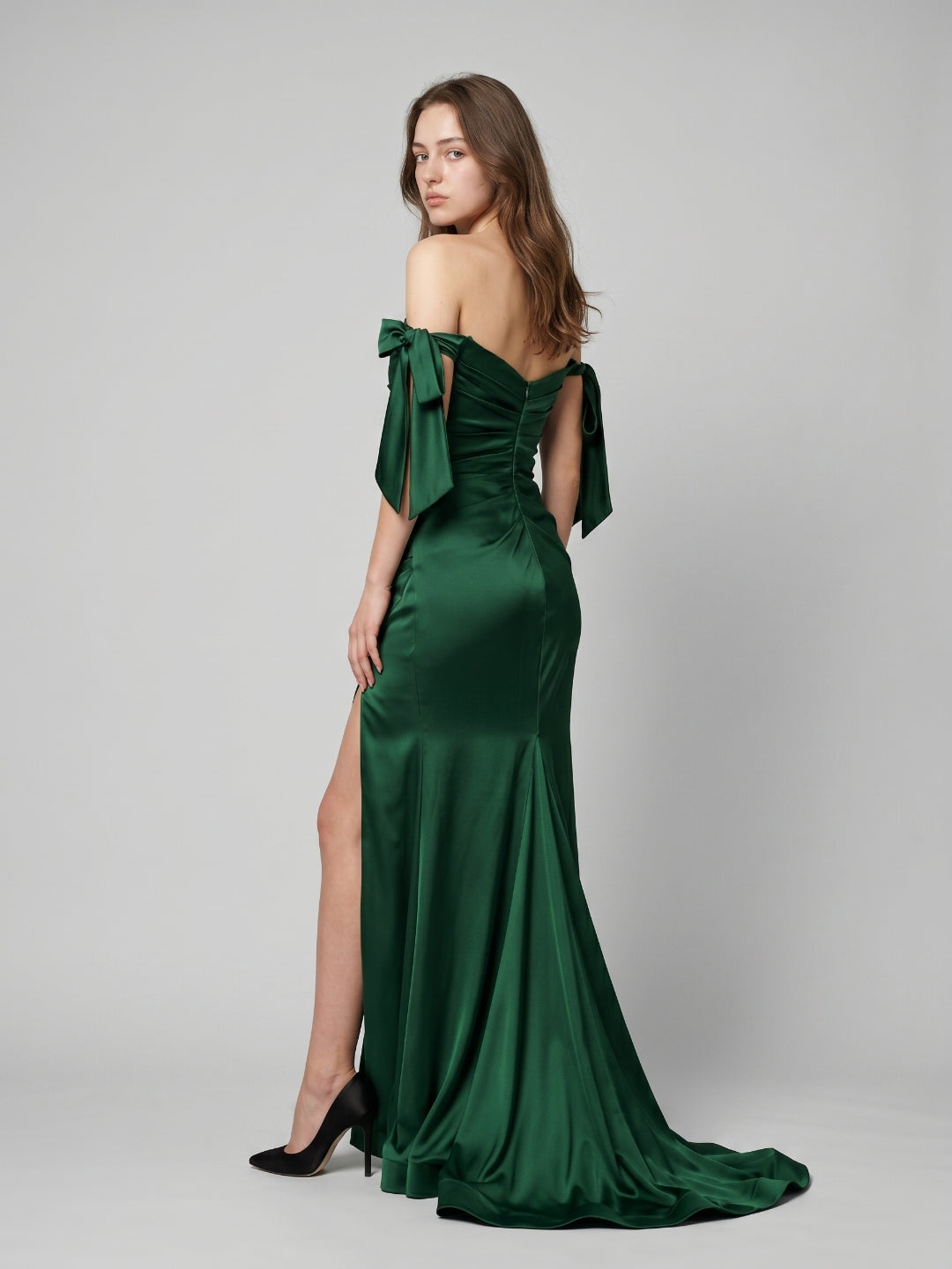 Emerald Satin Trumpet Off-the-Shoulder Backless Floor-Length Bridesmaid Dress with Bow - Curvevia