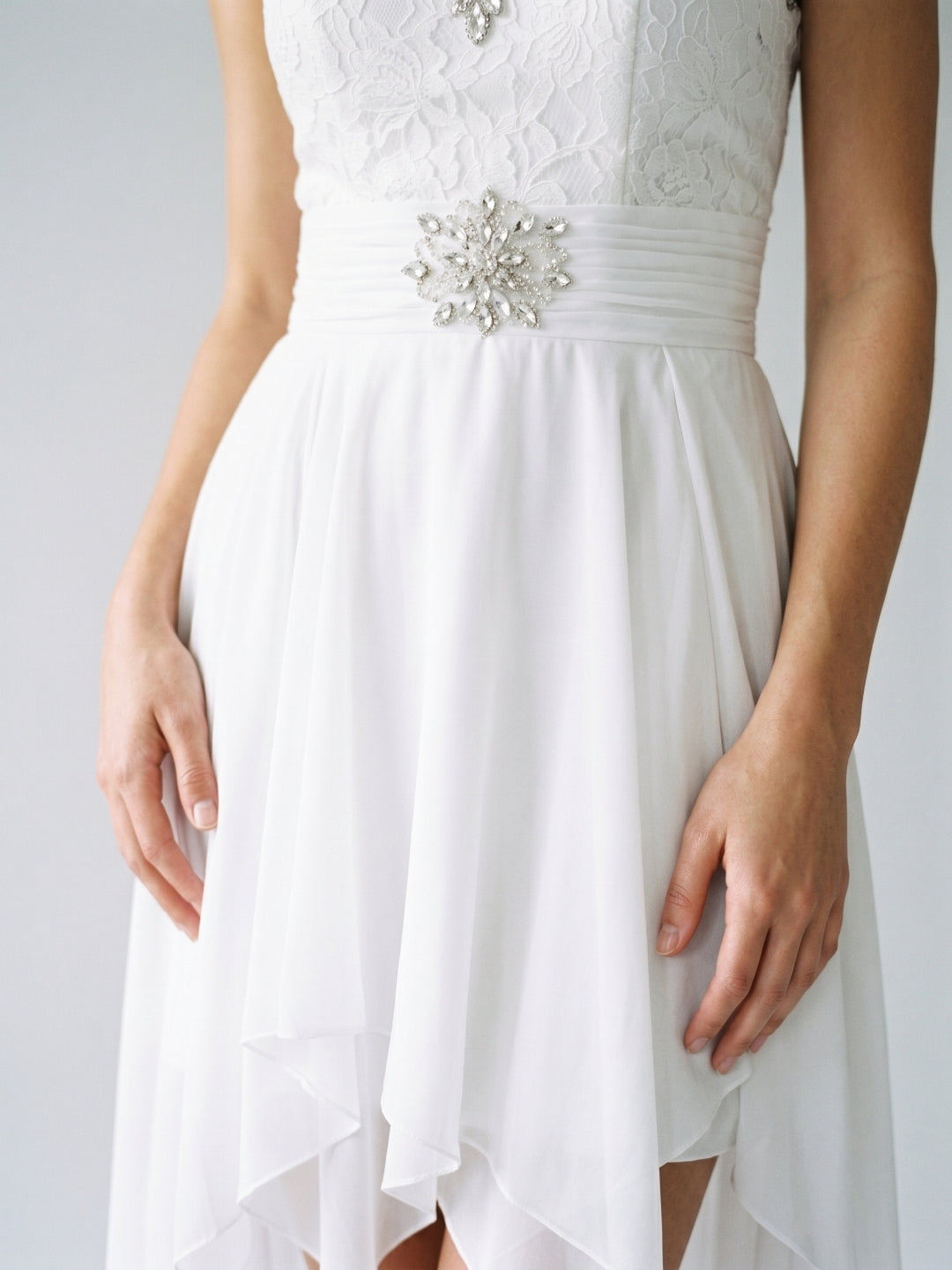 White Chiffon A-Line Sweetheart Backless Short Homecoming Dress with Beading - Curvevia