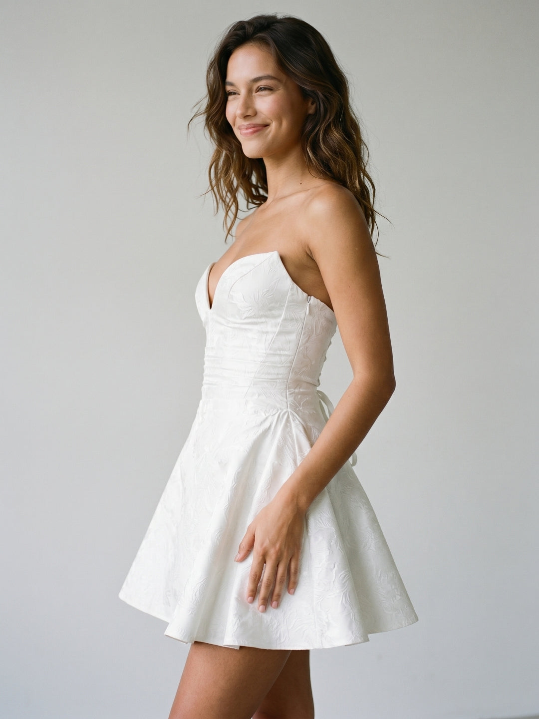 White Jacquard A-Line Sweetheart Lace-Up Back Short Homecoming Dress with Pleating - Curvevia