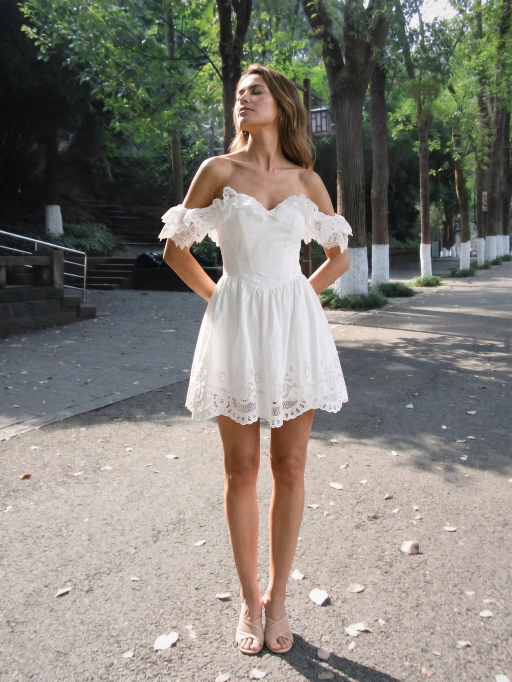 White Lace A-Line Sweetheart Backless Mini Homecoming Dress with Bow - Curvevia