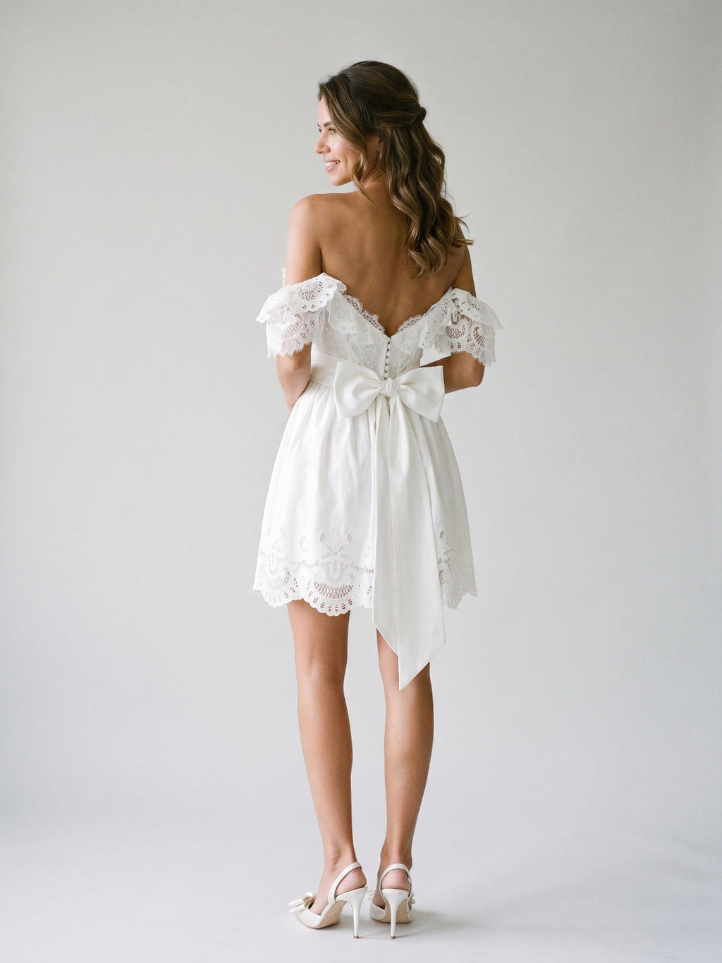 White Lace A-Line Sweetheart Backless Mini Homecoming Dress with Bow - Curvevia