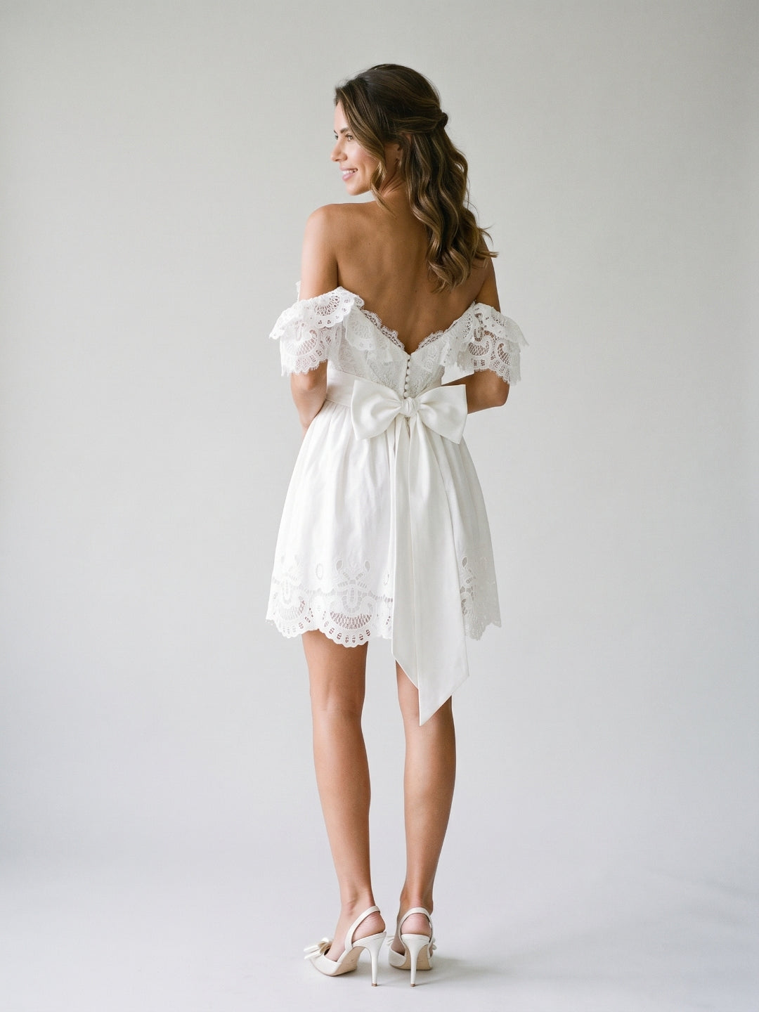 White Lace A-Line Sweetheart Backless Mini Homecoming Dress with Bow - Curvevia
