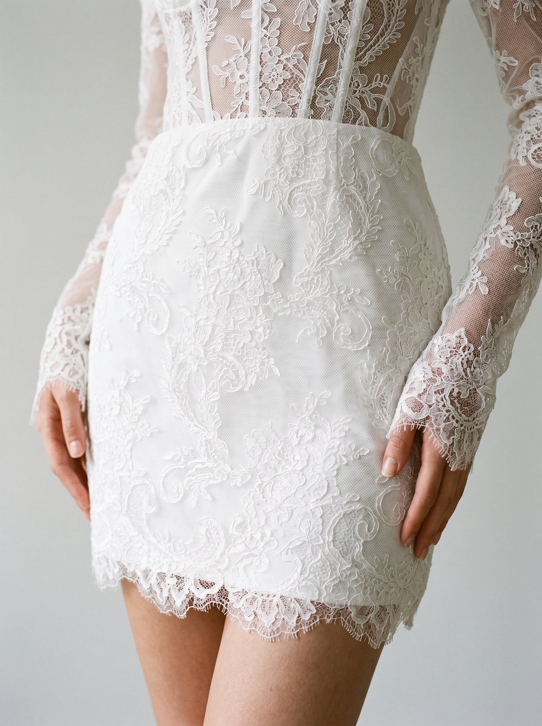 White Lace Column Sweetheart Illusion Mini Homecoming Dress - Curvevia