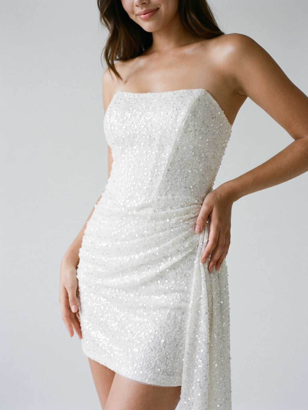 White Sequins Sheath Straight Neck Backless Mini Homecoming Dress - Curvevia