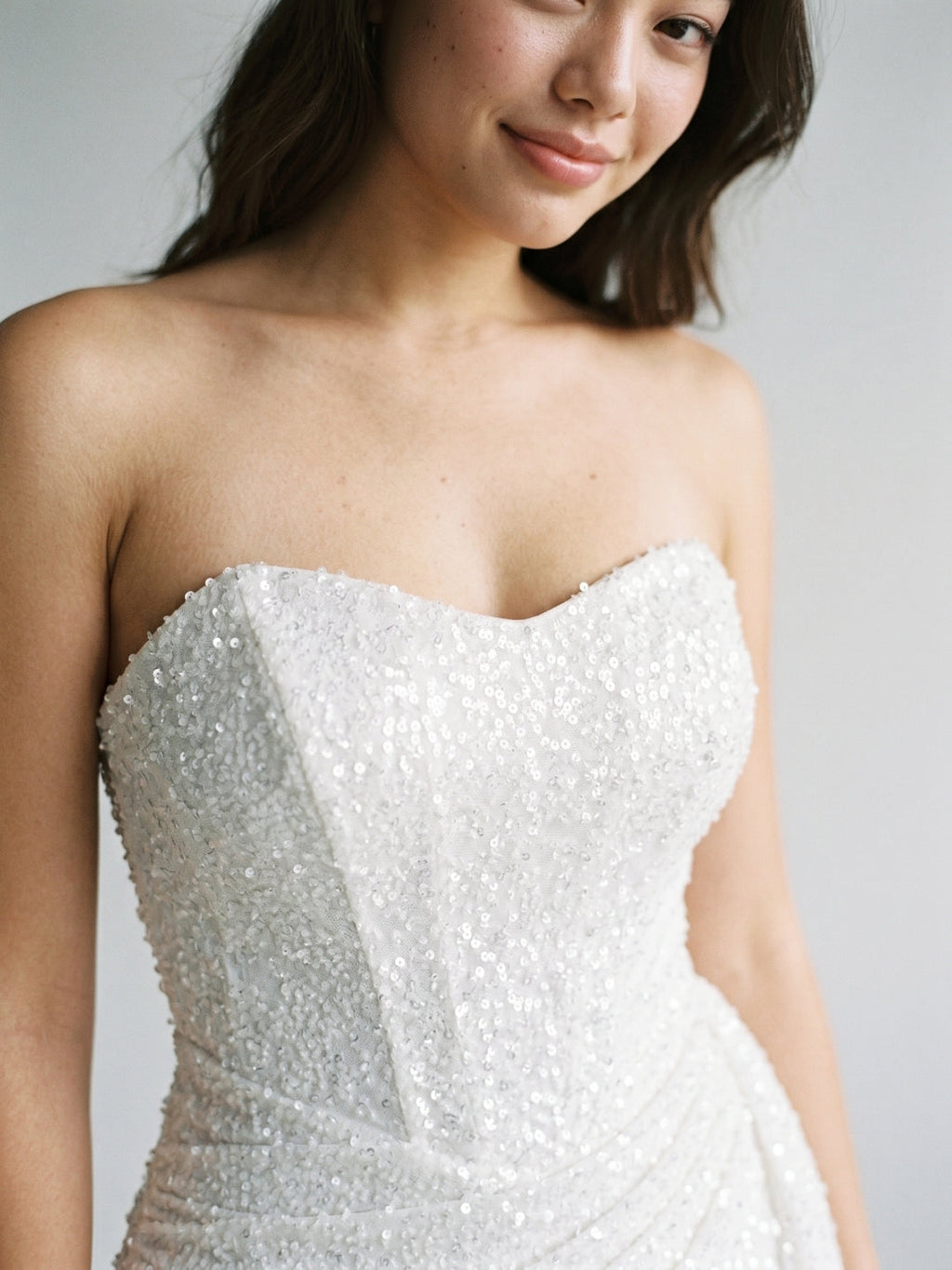 White Sequins Sheath Straight Neck Backless Mini Homecoming Dress - Curvevia