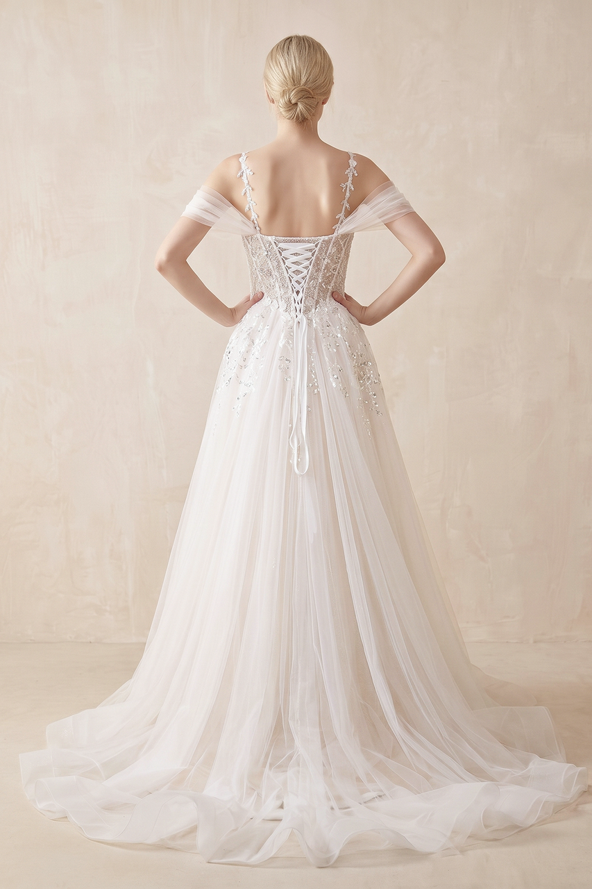 A-Line Off-The-Shoulder Tulle Wedding Dresses With Appliques Lace - Curvevia