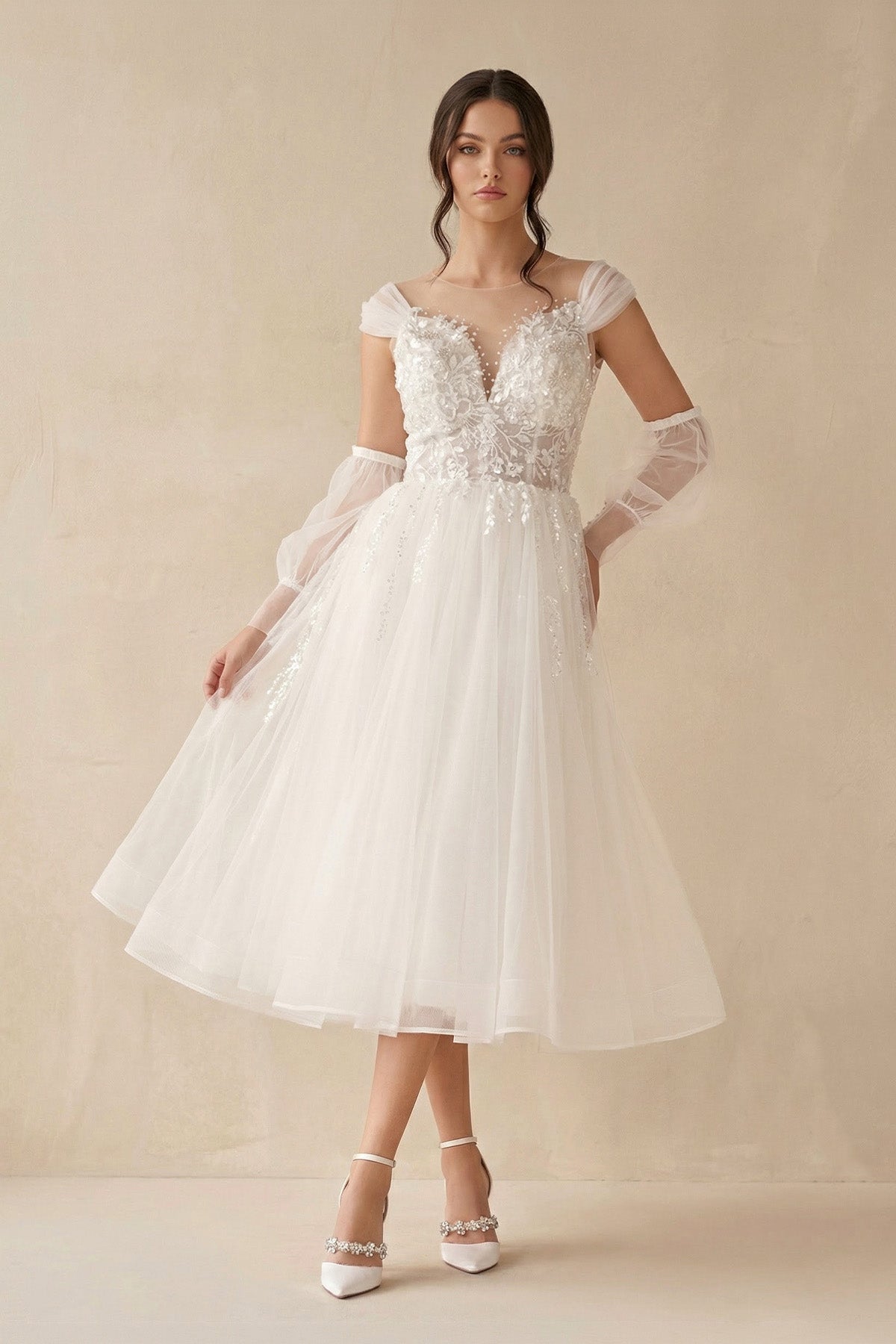 A-Line Sweetheart Long Sleeves Elegant Tulle Wedding Dresses With Appliques Lace - Curvevia