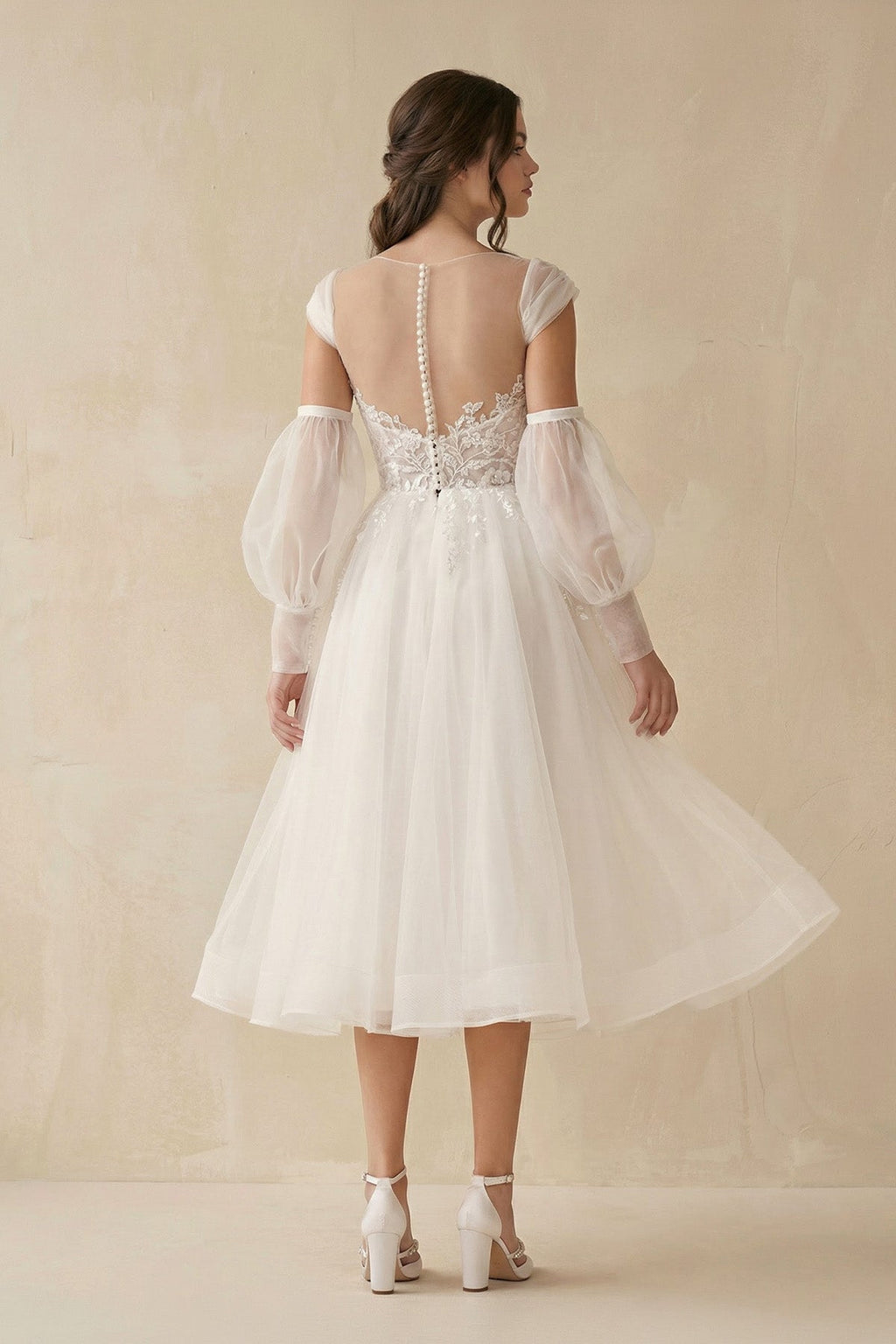 A-Line Sweetheart Long Sleeves Elegant Tulle Wedding Dresses With Appliques Lace - Curvevia