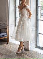 A-Line Sweetheart Long Sleeves Elegant Tulle Wedding Dresses With Appliques Lace - Curvevia