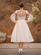 A-Line Sweetheart Long Sleeves Elegant Tulle Wedding Dresses With Appliques Lace - Curvevia