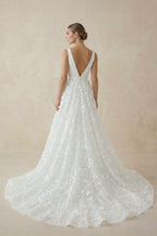 A Line V-Neck Tulle Lace Wedding Dresses - Curvevia