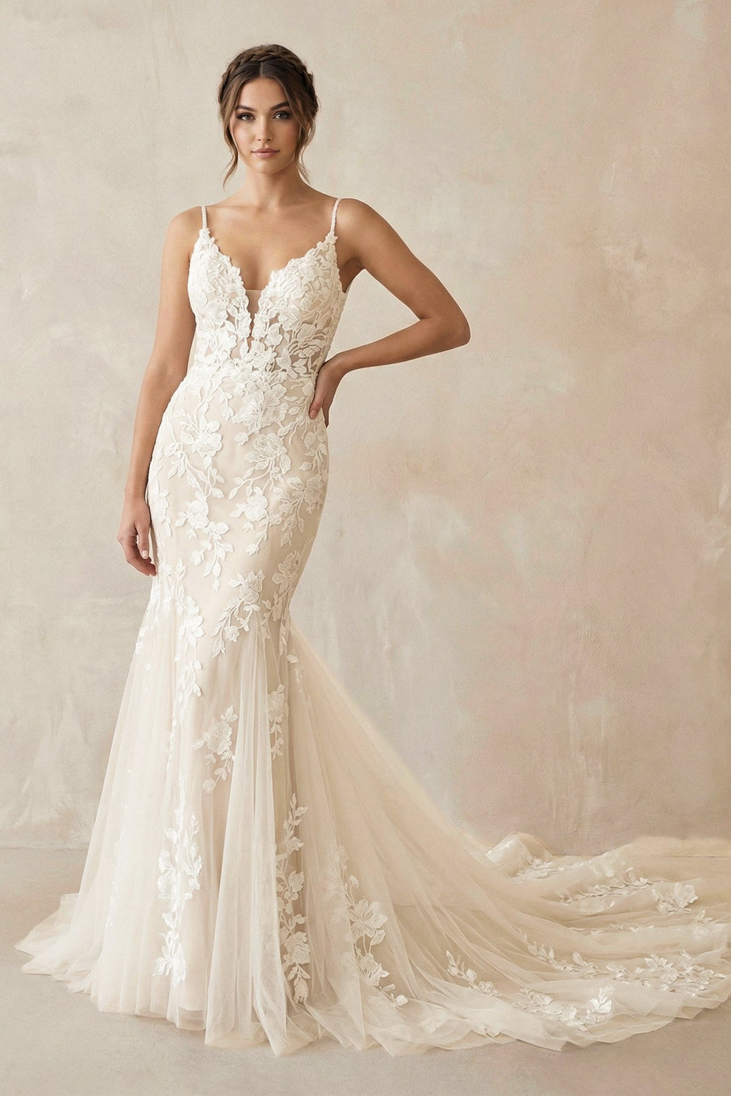 Charming Mermaid V Neck Tulle Wedding Dresses with Appliques - Curvevia