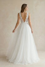 Rustic Boho Elegant A Line Tulle Lace V-neck Open Back Floor Length Sleeveless Wedding Dress - Curvevia