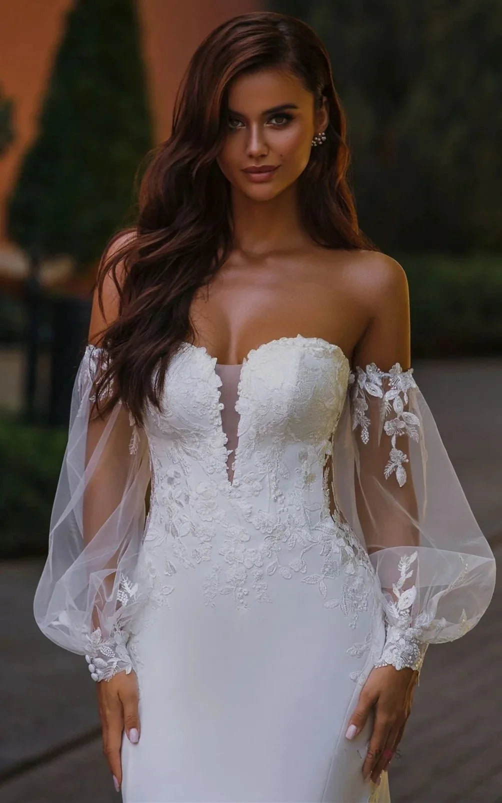 Ethereal Mermaid Plunging Neck Chiffon Tulle Wedding Dress with Appliques - Curvevia
