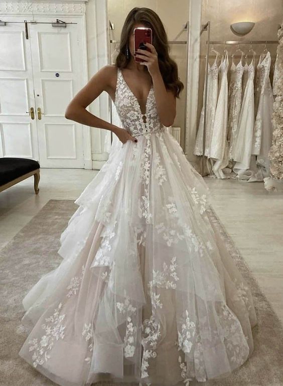 Elegant A-Line V Neck Wedding Dresses with Appliques - Curvevia
