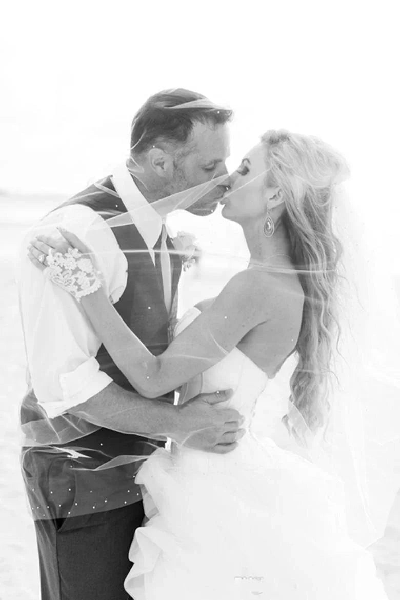 Gorgeous Beach White Short Organza Sweetheart Asymmetrical Wedding Dresses - Curvevia