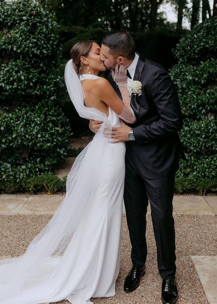 Elegant Mermaid White Halter Satin Wedding Dresses - Curvevia
