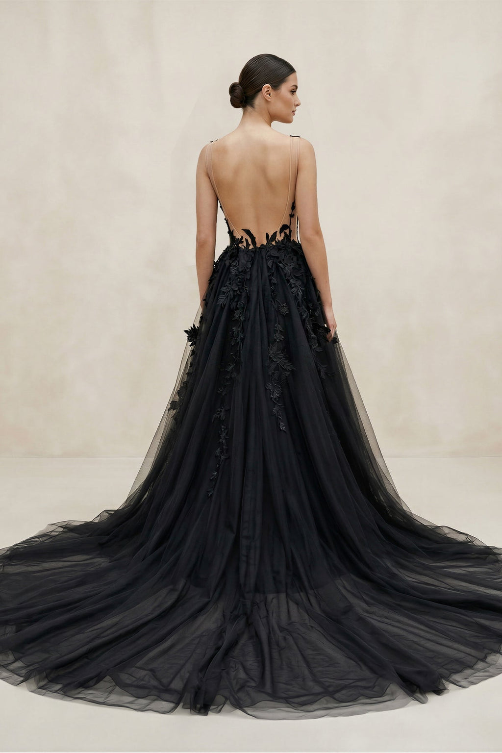 Sexy Black Lace Appliques Sleeveless Tulle Backless Wedding Dresses with Veil - Curvevia
