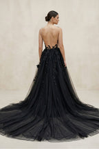 Sexy Black Lace Appliques Sleeveless Tulle Backless Wedding Dresses with Veil - Curvevia